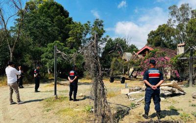 Kemer’de kaçak bungalov yapılar yıkıldı
