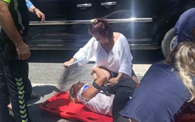 Yaya geçidinde motosikletin çarptığı Alman kadın turist yaralandı
