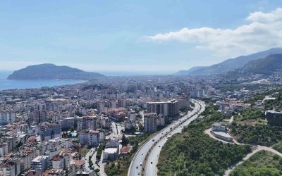 24 ilçede nüfusuyla ilk sırada olan Alanya ilçesinde il olma beklentisi
