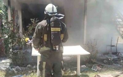 Tarladaki evde çıkan yangın itfaiye ekiplerince söndürüldü
