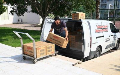 Öğrencilerin yeni sezonda kırtasiye malzemeleri Kemer Belediyesi’nden
