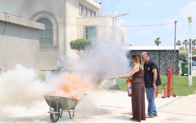 Aksu Belediyesi’nde personele yangın eğitimi ve tatbikatı
