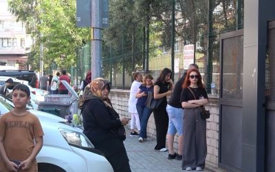 Alanya’da LGS heyecanı başladı : Öğrenciler sınavda ter döktü, veliler dualarla bekledi

