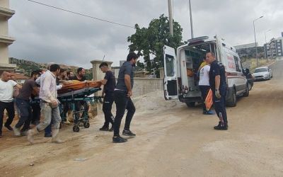Asansör boşluğuna düşen müteahhit yaralandı
