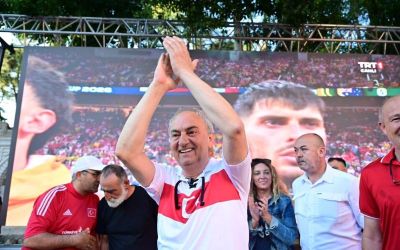 Dokumapark’ta milli heyecan: Antalyalılar Kepez’de dev ekranda buluştu
