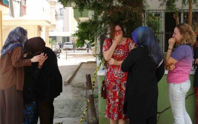 Öğretmen çiftin evinden çıkan cenazeler gözyaşları arasında morga kaldırıldı
