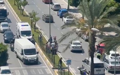 Manavgat’ta otomobil ile motosiklet çarpıştı: 1 yaralı
