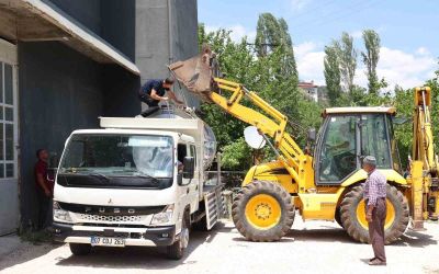 Büyükşehir’in üreticilere ekipman destekleri sürüyor
