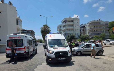 Motosiklet ile otomobil çarpıştı: 2 yaralı

