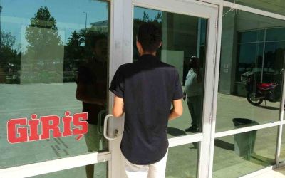Sınavı saniyelerle kaçırdı, denemedik kapı bırakmadı
