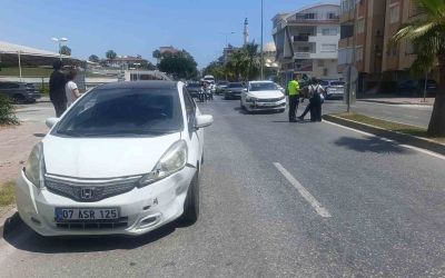 Antalya’da iki otomobil çarpıştı: 2 yaralı
