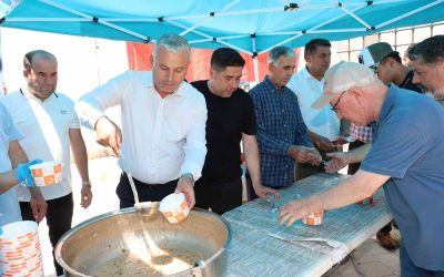Aksu Belediyesi’nden aşure ikramı
