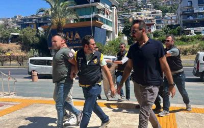 Alanya’da tartışma cinayetle bitti: 1 ölü, 3 şüpheli adliyeye sevk edildi

