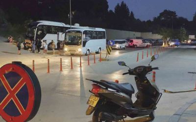 Manavgat’ta gıda zehirlenmesi şüphesiyle hastaneye kaldırılan 52 tatilci taburcu edildi
