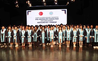 ALKÜ’de diş hekimliği fakültesinde mezuniyet heyecanı
