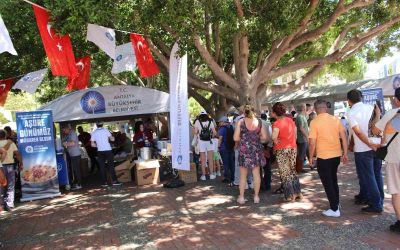 Büyükşehir’in aşure ikramları sürüyor
