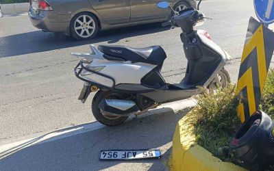 Hafif ticari araç ile motorlu bisiklet çarpıştı: 1 yaralı
