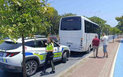 Otel servisiyle çarpışan motosikletli yaralandı
