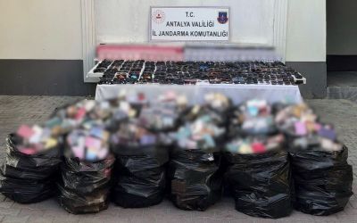 Antalya’da 5 milyon liraya yakın kaçak gözlük ve parfüm operasyonu
