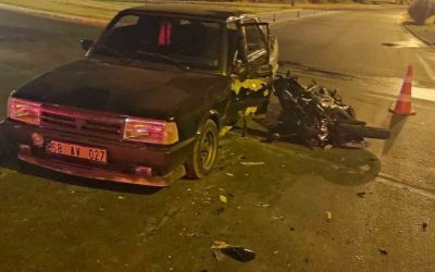 Manavgat’ta otomobil ile çarpışan motosikletteki 2 kişi yaralandı
