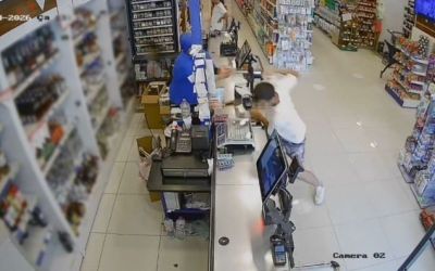Antalya’daki zincirleme kapkaç ve gasp olayında marketteki kasiyer yaşadığı şoku anlattı

