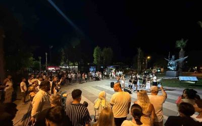 Geleceğin müzisyenleri Kemer gecelerini hareketlendirdi
