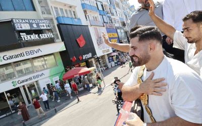 Kırkpınar başpehlivanı Erkan Taş’a Antalya’da coşkulu karşılama
