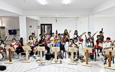 Muratpaşa’da gitarın dört haline çocuklar ve gençlerden ilgi
