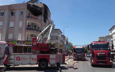 Antalya’da dairede çıkan yangında 1’i bebek 5 kişi dumandan etkilendi
