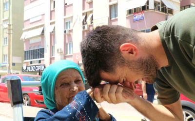 Yıllar önce bir hastaya can olur diye yaptığı bağış annesinin hayatını kurtardı
