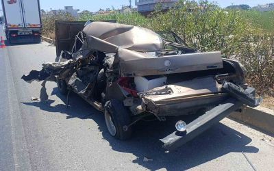 Kamyonun çarptığı Fiat Tofaş hurdaya döndü: Camdan dışarı atlayan sürücü hafif yaralı olarak kurtuldu
