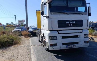Tali yola sapan kamyona çarpmamak için Kent Güvenlik Yönetim Sistemi direğine çarptı
