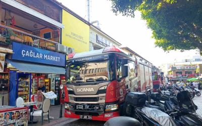 Alanya’da restoran bacasında çıkan duman paniğe neden oldu
