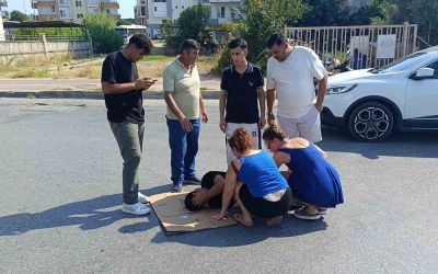Otomobil motosiklete çarptı, otomobildeki yolcu yaralıyı bırakıp gazeteciyle uğraştı
