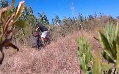 Çaldıkları motosikleti kargıların arasına sakladılar, jandarmadan kaçamadılar
