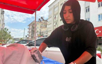 Babasının Torosların zirvesinde ağaç motoruyla kesip getirdiği karlar, 14 yaşındaki Kübra’nın tezgâhında alıcı buluyor
