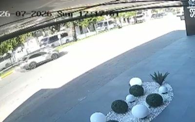 Antalya’da ani manevra kazayı beraberinde getirdi: 3 yaralı
