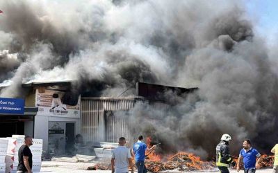Gazipaşa’da inşaat malzemeleri deposunda yangın
