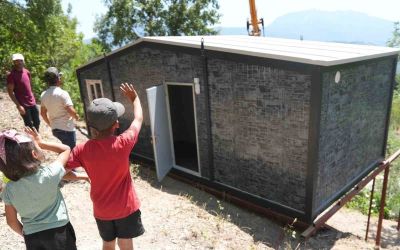 Alanya Belediyesi ve hayırsever desteğiyle ihtiyaç sahibi aileye konteyner ev
