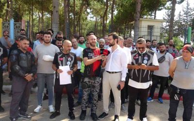 Sipariş almaya gittiği işletmede döner bıçaklı saldırıya uğradı, eline 30 dikiş atıldı
