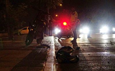 Antalya’da feci kaza: Yayaya çarpan motosikletli hayatını kaybetti

