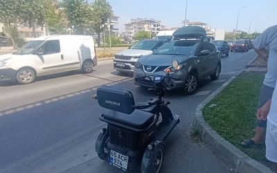 Otomobile çarpmamak için frene bassa da kaza yapmaktan kaçamadı

