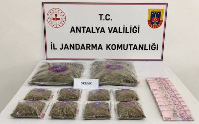 Antalya’da 5 kilogram skunk esrar maddesi ele geçirildi
