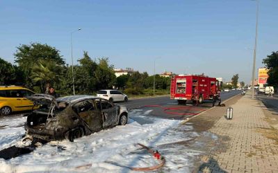 Seyir halindeyken aniden alev alan otomobildeki 4 kişi yaralandı
