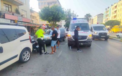 Kırmızı ışık ihlali kazayla bitti, motosiklet sürücüsü yaralandı
