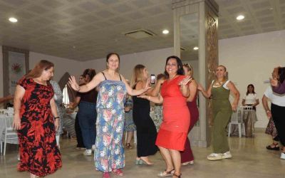 Kepez’de kadınlara moral dolu matine
