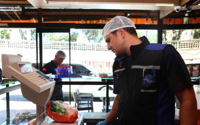 Aksu’da zabıta ekiplerinden gıda işletmelerine sıkı denetim
