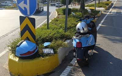 Hafif ticari araçla çarpışan motosikletli yaralandı

