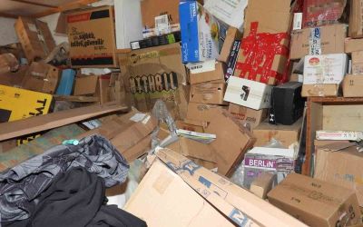 Antalya’da evden 5 kamyon çöp çıktı: Temizlenip yaşam alanları yenilendi
