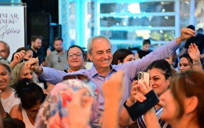 Kocagöz, kadınların matine coşkusuna ortak oldu
